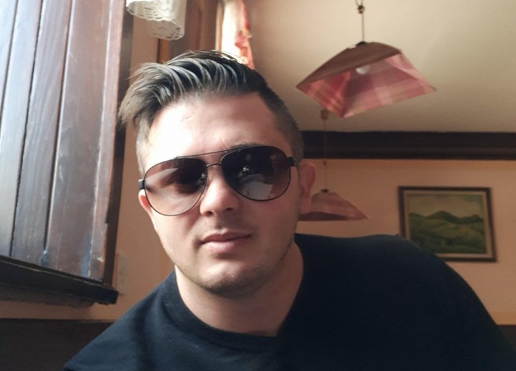 "Они же дети, им нужна мужская рука". Её сын (15 лет) разбил панель в моей машине на 50 к. Попросил оплатить ремонт - меня назвали чудовищем