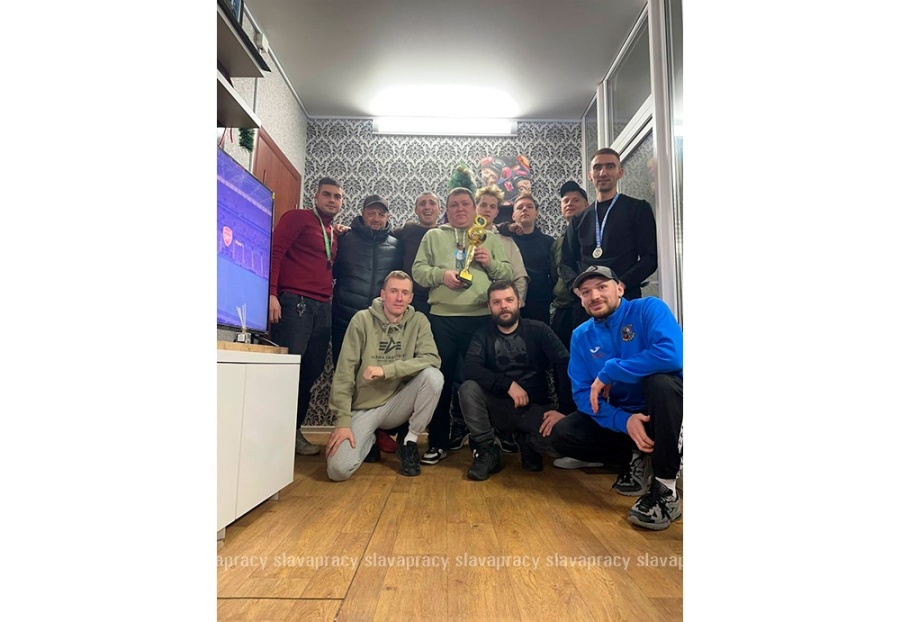     Гол в одно касание джойстика: как барбершоп в Копыле стал центром киберспорта