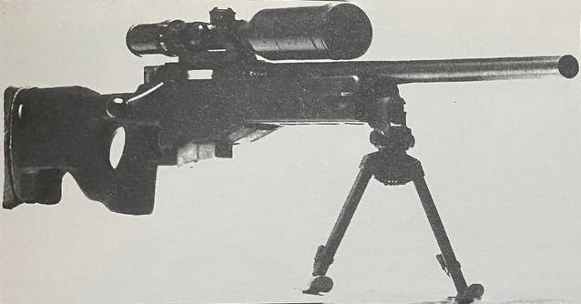 Типичный телескопический прицел фирмы «Шмидт и Бендер», установленный на винтовке АВП