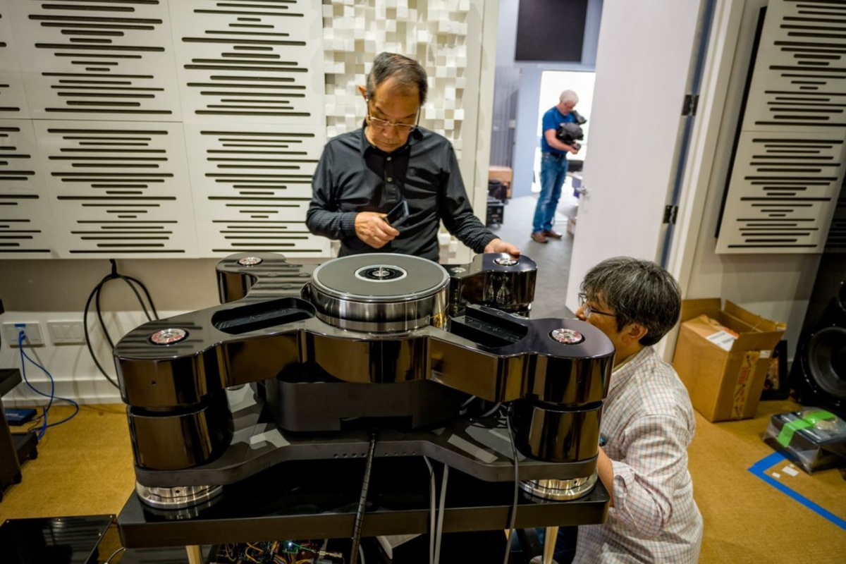 Всегда найдётся богатый лох, который купит TechDas Air Force Zero.