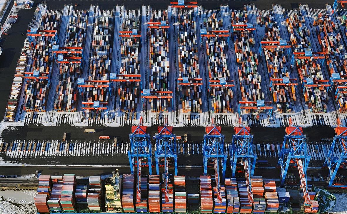 Трамп объявил о введении пошлины 10% против восьми стран из-за ГренландииПолитика