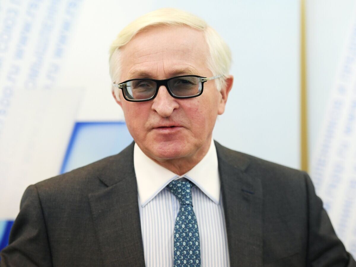    Президент РСПП Александр Шохин во время пресс-подхода по итогам совещания вице-премьера РФ Антона Силуанова с представителями российского бизнеса. 24 августа 2018© РИА Новости . Евгения Новоженина