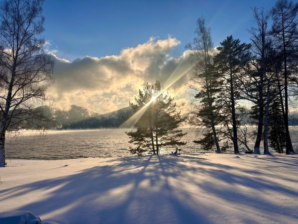    Парение на Телецком озере. Источник: Роман и Татьяна Воробьёвы / Алтайский заповедник.