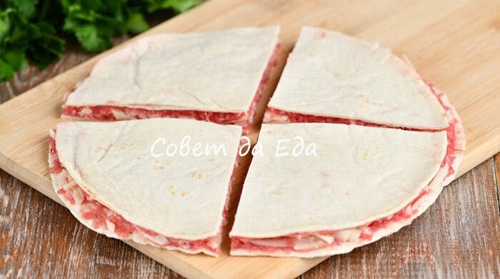 Просто дополняю лаваш любой начинкой и быстро готовлю на сковороде (5 вариантов)