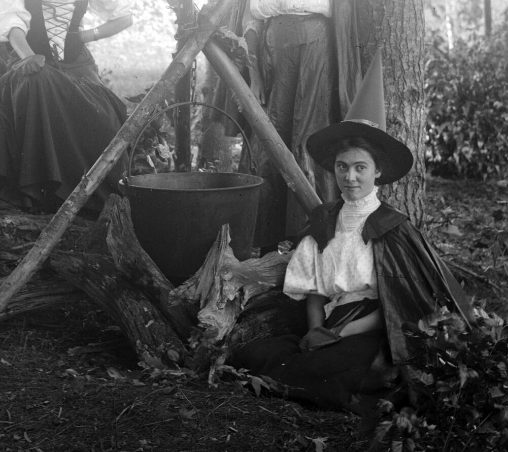 Тасмин Блайт ведьма.