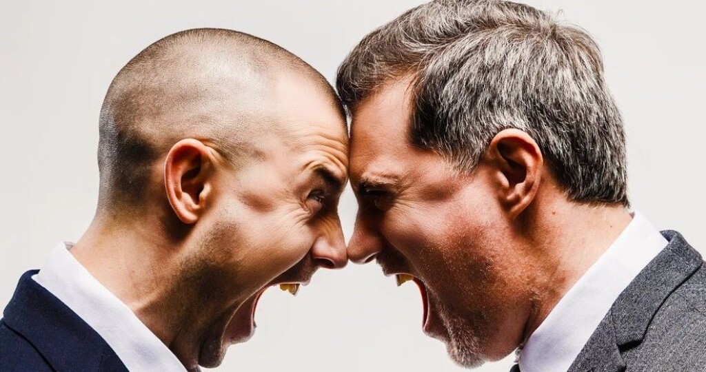 Нашел ковёр на помойке, перенесся в будущее. Увидел там себя — и ужаснулся. «Роман с того света» (2025)