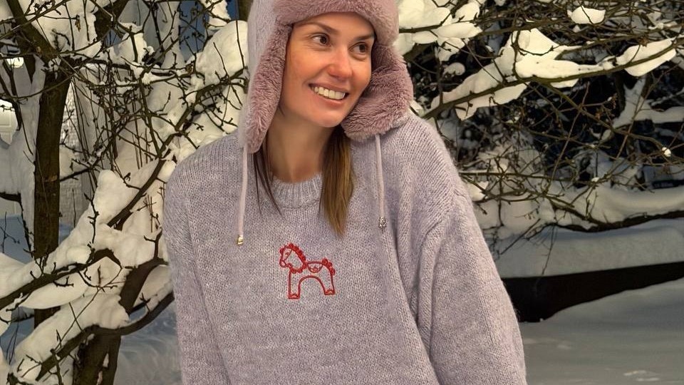 «Надоели эти селедки!»: Агата Муцениеце похвасталась сочной фигурой