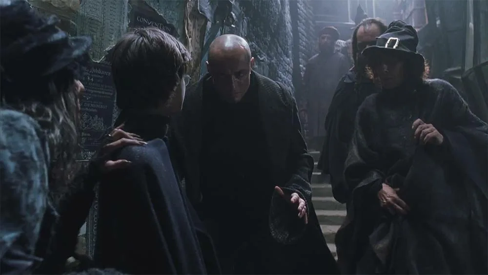 Совсем не подозрительная подворотня