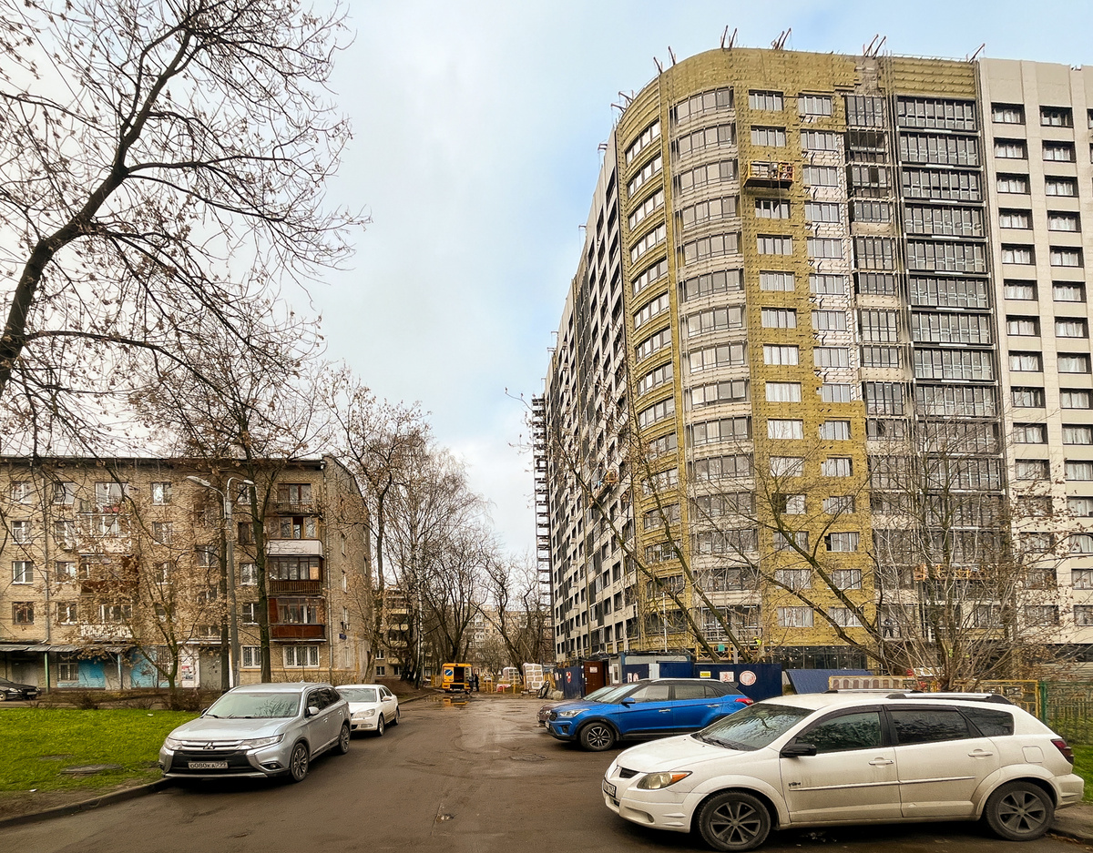 Вам какой дом больше нравится? Слева или справа?