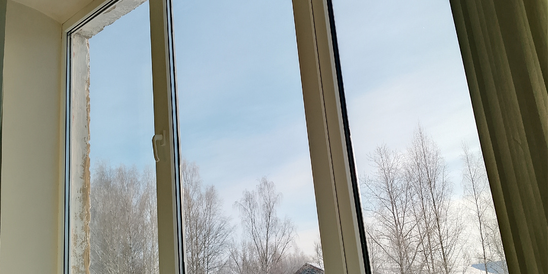 Оставила хозяйство, лежу, в окно гляжу.