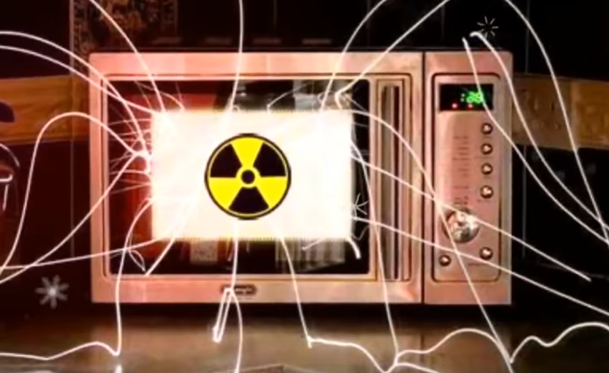 Вот так чаще всего изображают СВЧ-печи. Кто-нибудь в школе физику проходил? Если забыли,  загляните в ин-т и прочитайте, как и при каких условиях возникает радиация