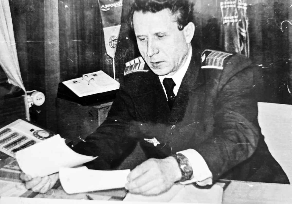 Чащин Владимир Антонович в рабочем кабинете