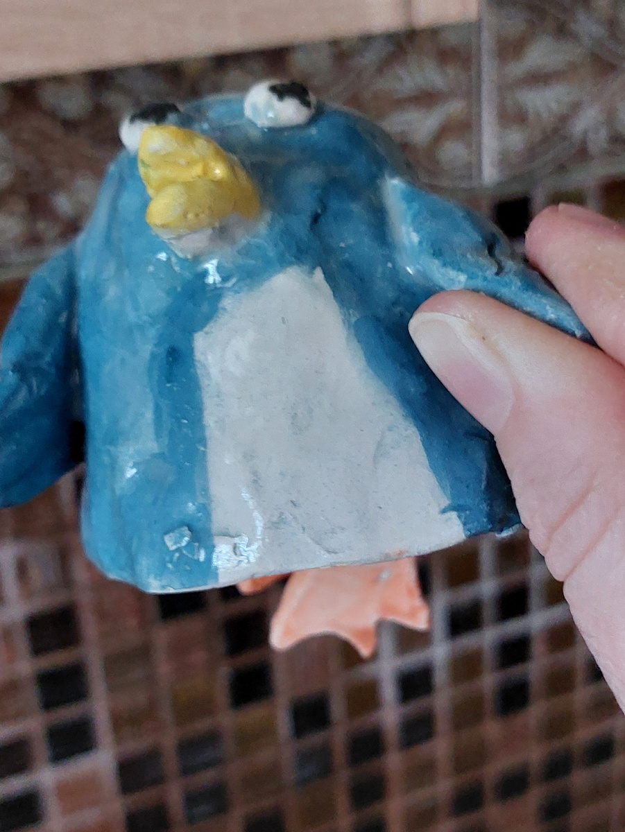 Колокольчик-Пингвин. Гремит лапками, привязанными за нитку.