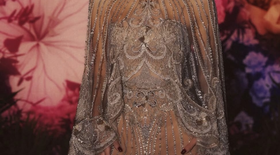 «Платье за миллионы или штора из Эр-Рияда? Ханде Эрчел произвела фурор на Joy Awards 2026»