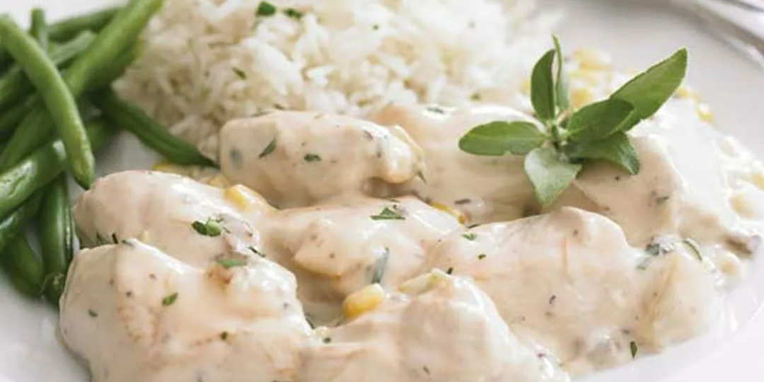 Вкуснейшая курица в сметане с чесноком и рисом: секреты нежного вкуса и аромата