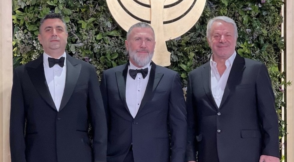 Не актеры, а их хозяева: Три человека, которые решают судьбу Керема Бюрсина и Ханде Эрчел: кто они на самом деле?