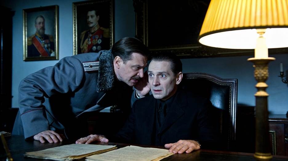 Роковая ошибка коммуникации: как одно слово разрушило союз власти и армии.