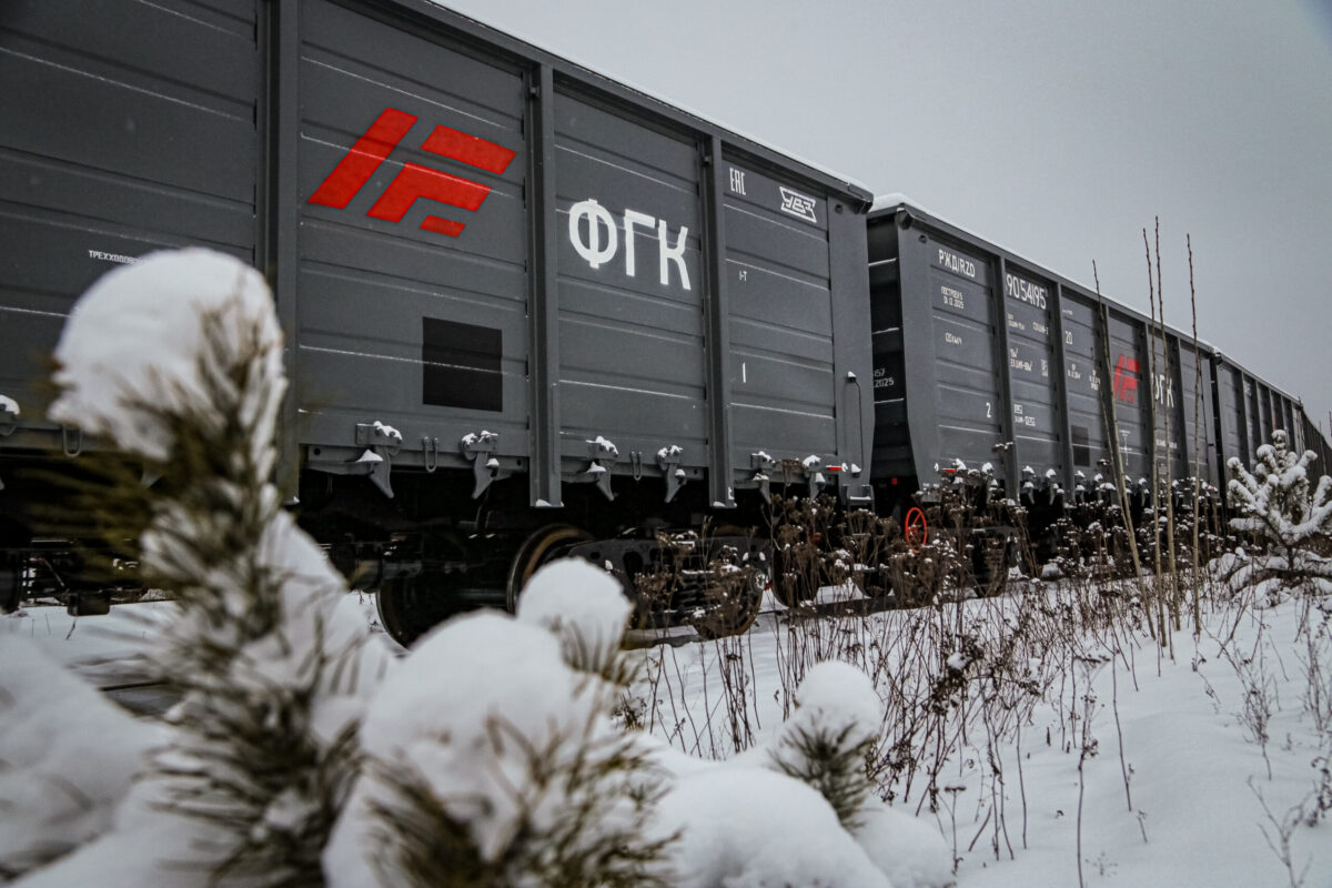 Полувагоны 12-5991 от УВЗ для ФГК. Источник: УВЗ