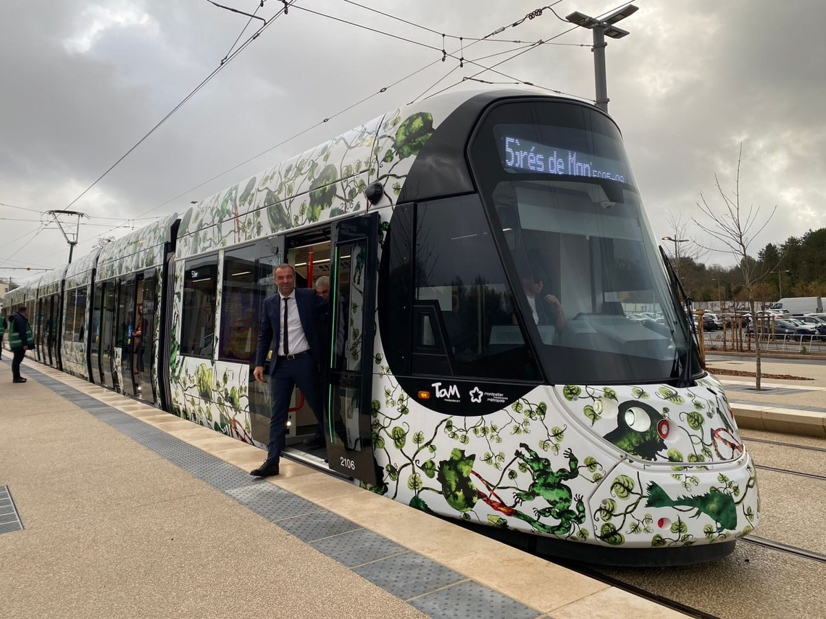 Семисекционный двухсторонний трамвай Urbos 100X в Монпелье. Источник: Alix Drouillat