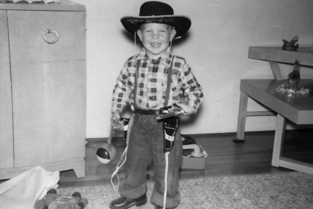 Кевин в детстве.