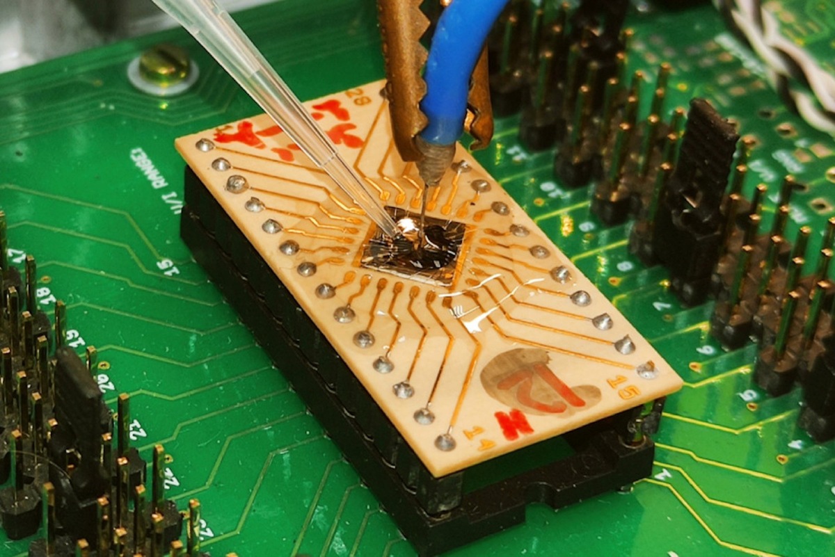    Нанесение защитной пленки на поверхность кремниевых нанопроводов.