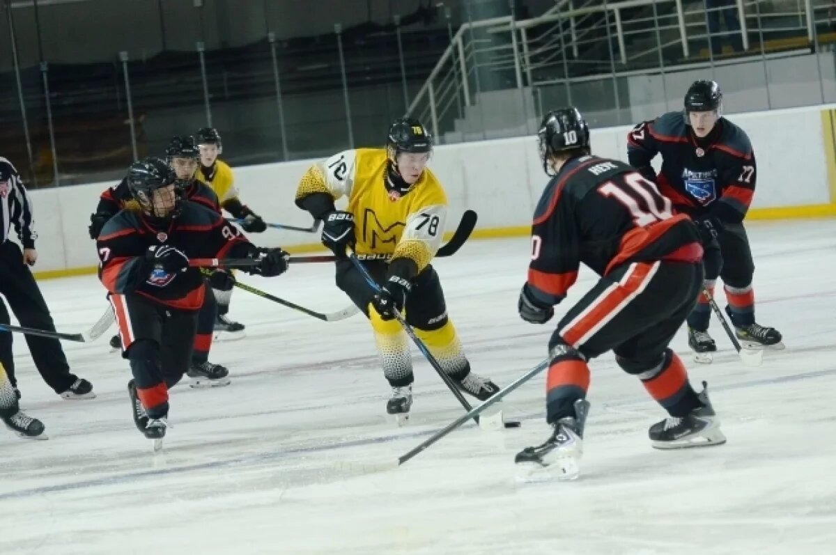    Хоккеисты «Арктики» дважды проиграли в Череповце