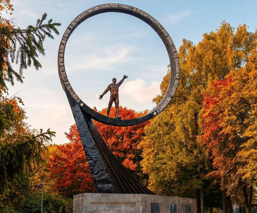Памятник "Покорителям ближней Вселенной". Калининград