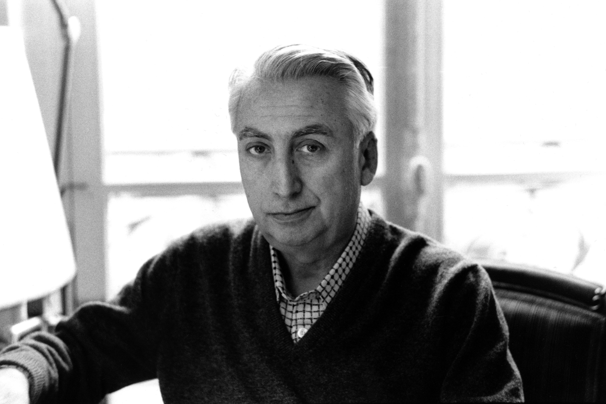 Фото: Ролан Барт, автор "Смерти автора". Он не виноват, что оказался камнем предкновения.