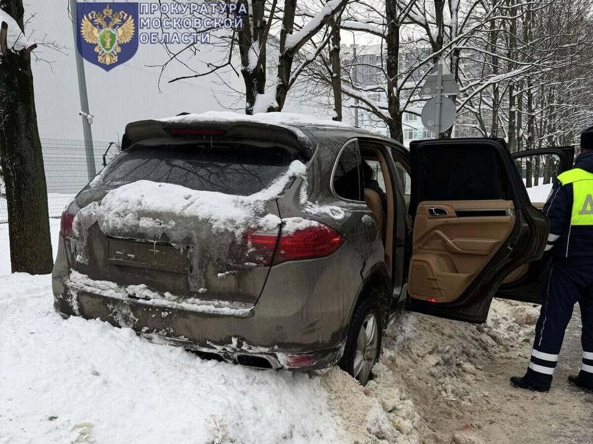    Принудительная остановка транспортного средства на улице Терешковой в Балашихе | © Фото : Прокуратура Московской области/Telegram