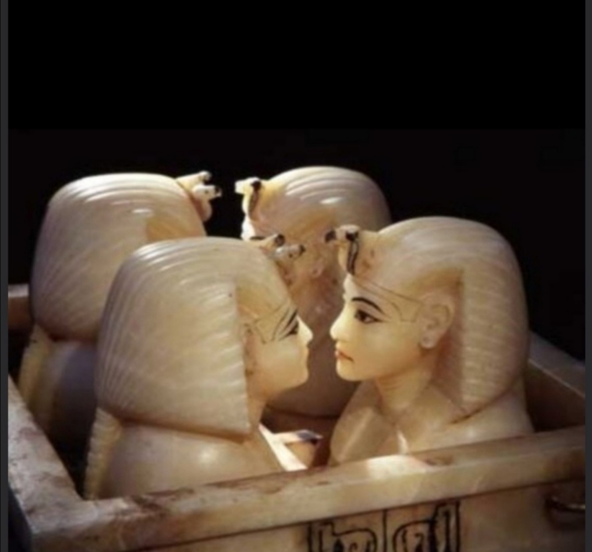 Даже уши похожи! И щечки! И брови! И вообще! 🫠