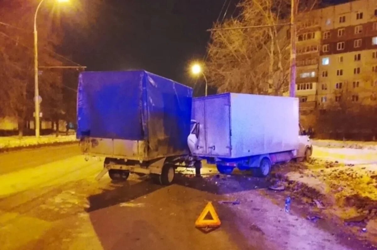    Ночью в Тольятти столкнулись две газели