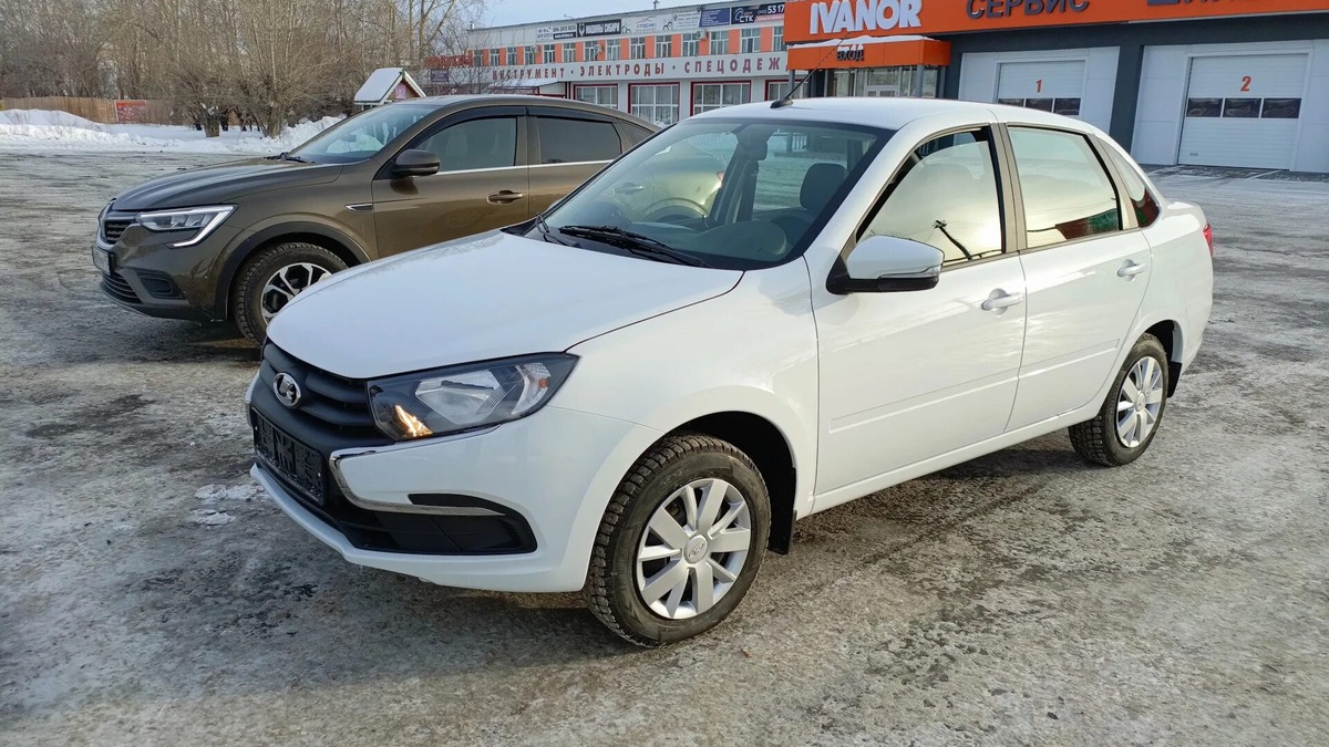 Lada Granta остается самой доступной моделью в линейке, но теперь только с МКПП