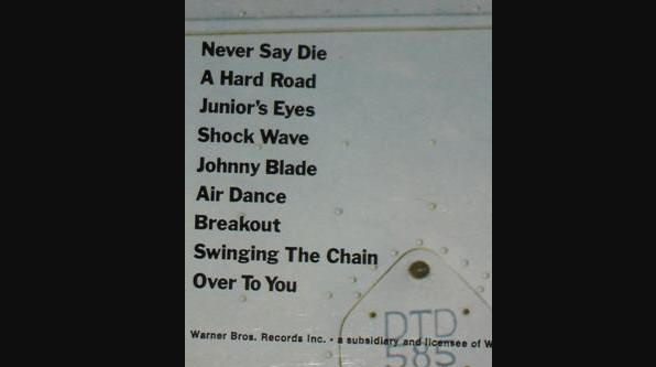 В ранних версиях альбомах рассматривался другой порядок треков