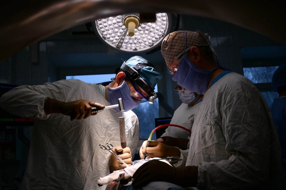    За годы отсутствия лечения болезнь перешла в критическую стадию: грыжа стала невправимой, произошло ее ущемление Алексей БУЛАТОВ