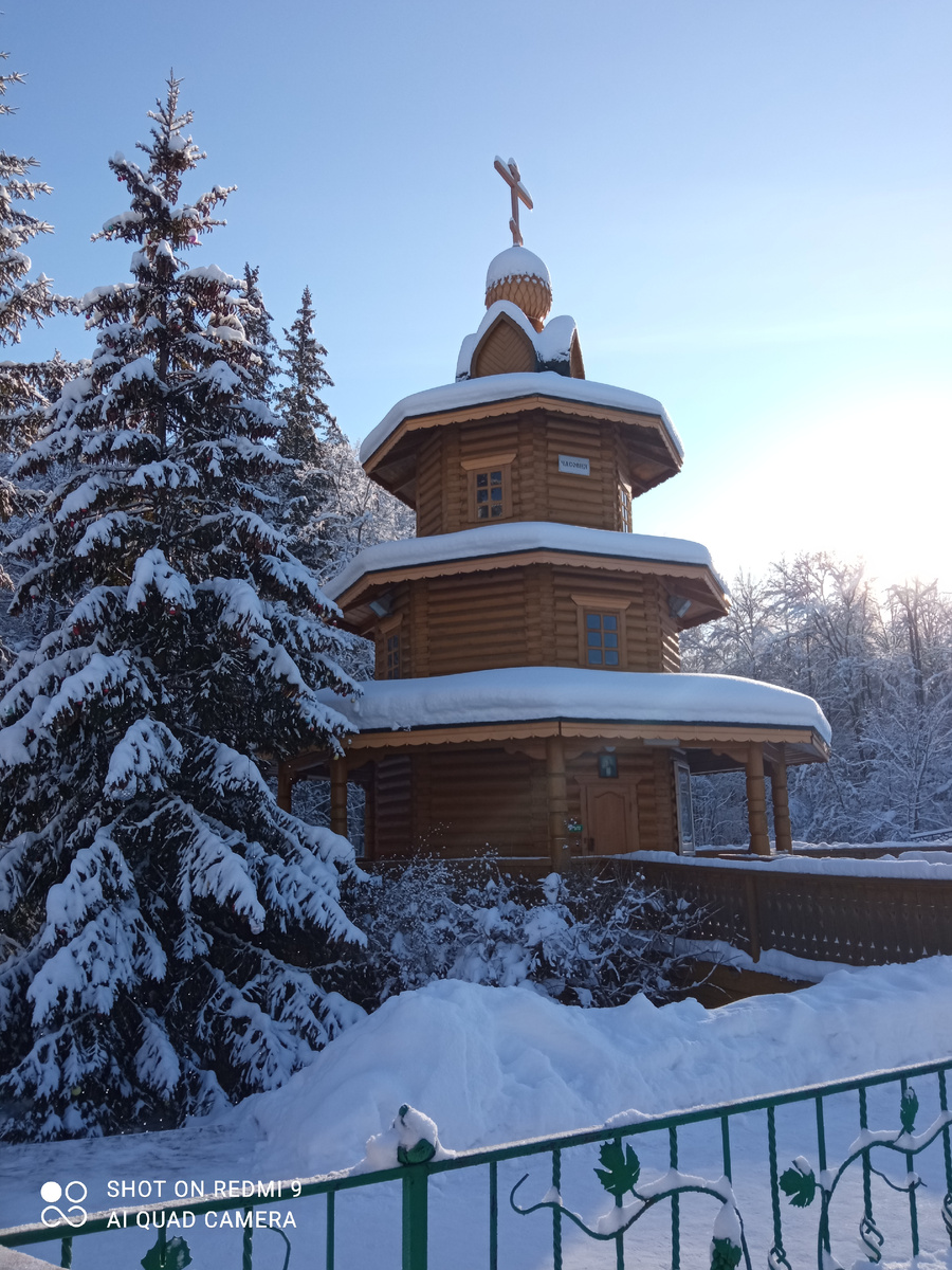На святом источнике преподобного Серафима Саровского в деревне Цыгановка. Нижегородская область. Фото автора. 