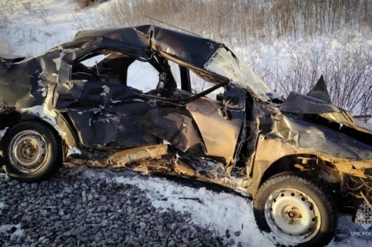    Погибли на месте: четыре человека в легковушке попали под поезд под Псковом