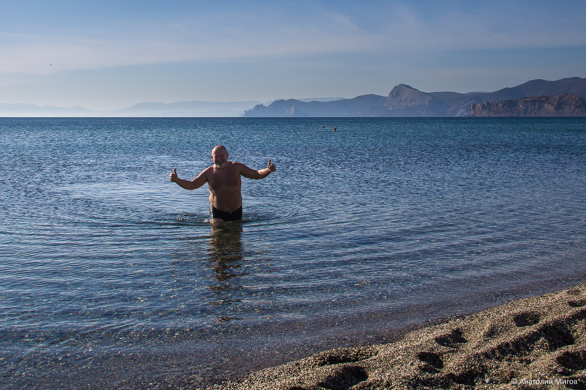 23 октября 2019 г., купаемся в бухте Капсель у мыса Меганом, вода +21 градус.