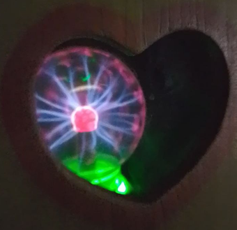 Изменяющиеся предметы фокусируют внимание и стимулируют наблюдение