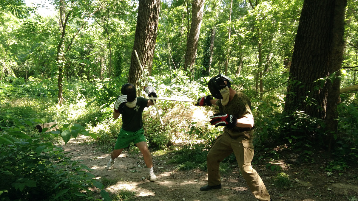справа автор, деремся легкими деревянными (ясень) палками