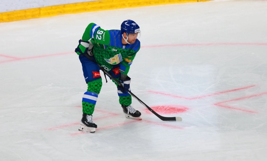    Кузнецов получил травму и не сыграет в ближайшие две-три недели. Фото: ХК «Салават Юлаев»