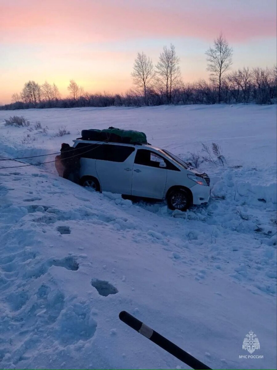    Машина в кювете в Кулундинском районе. Источник: ГУ МЧС России по Алтайскому краю