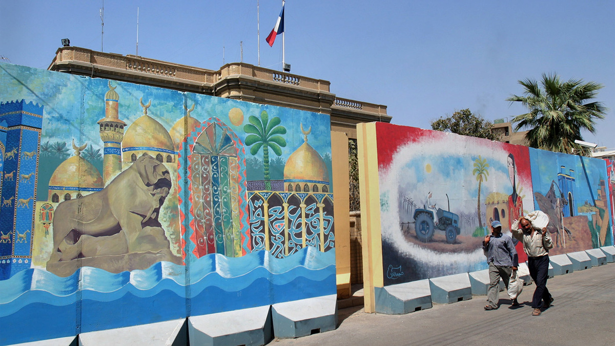   Jim MacMillan / AP- Посольство Франции в Багдаде, архивное фото