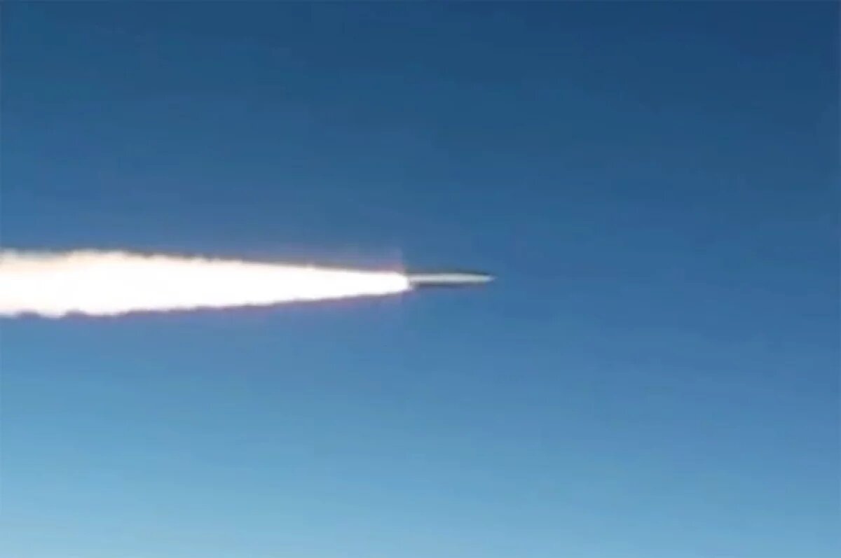    Кровью пропитаны стены.