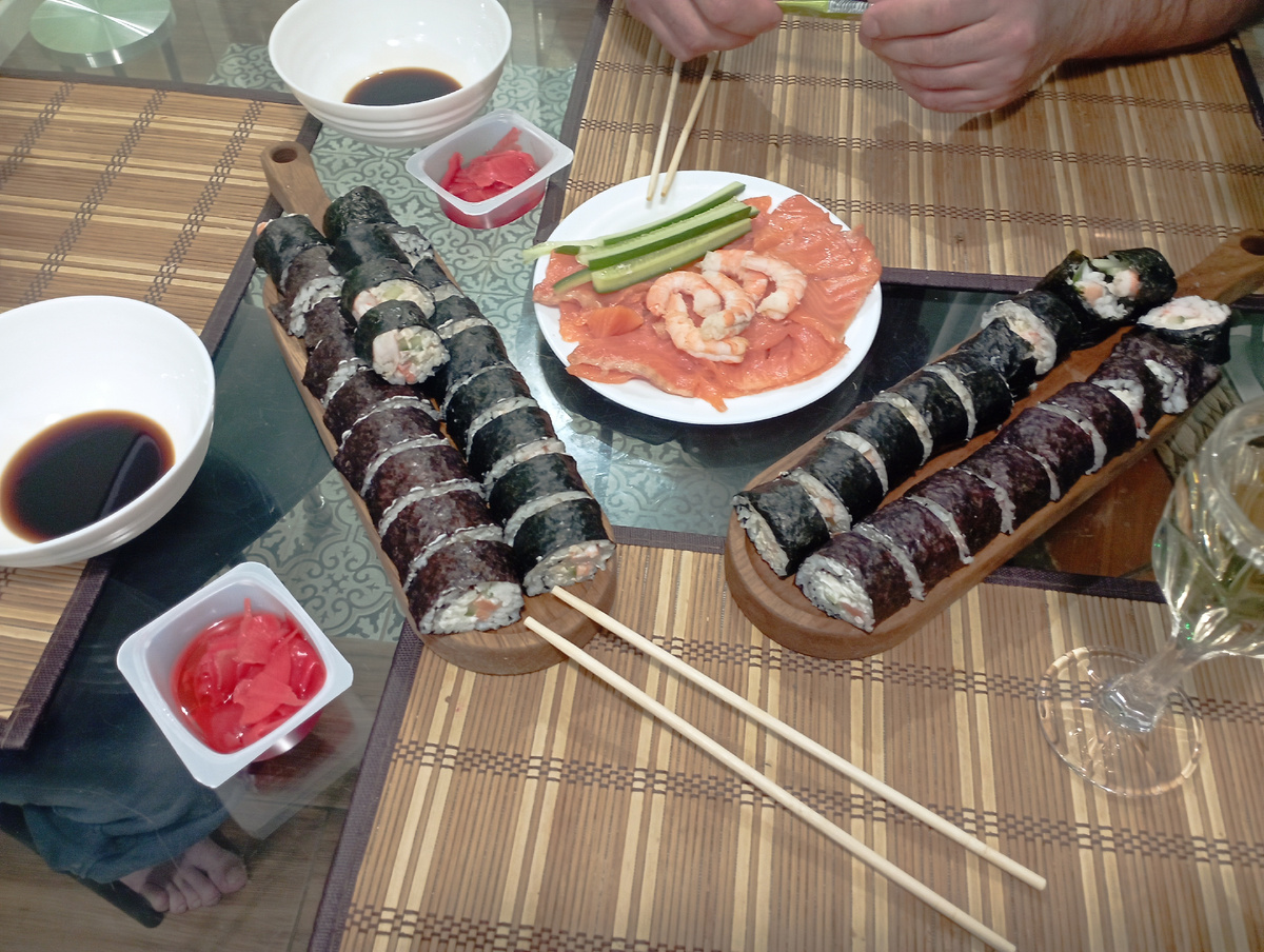 Креветки оставили для Сони, а рыбку ещё сегодня доедали. 