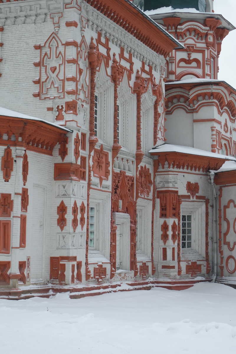 Крестовоздвиженский храм со стороны улиц Тимирязева и Лапина