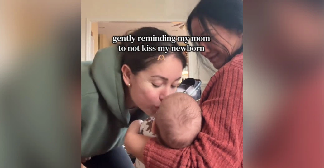 Молодая мама запретила бабушке целовать первенца. Не все интернет-пользователи согласны с таким решением
