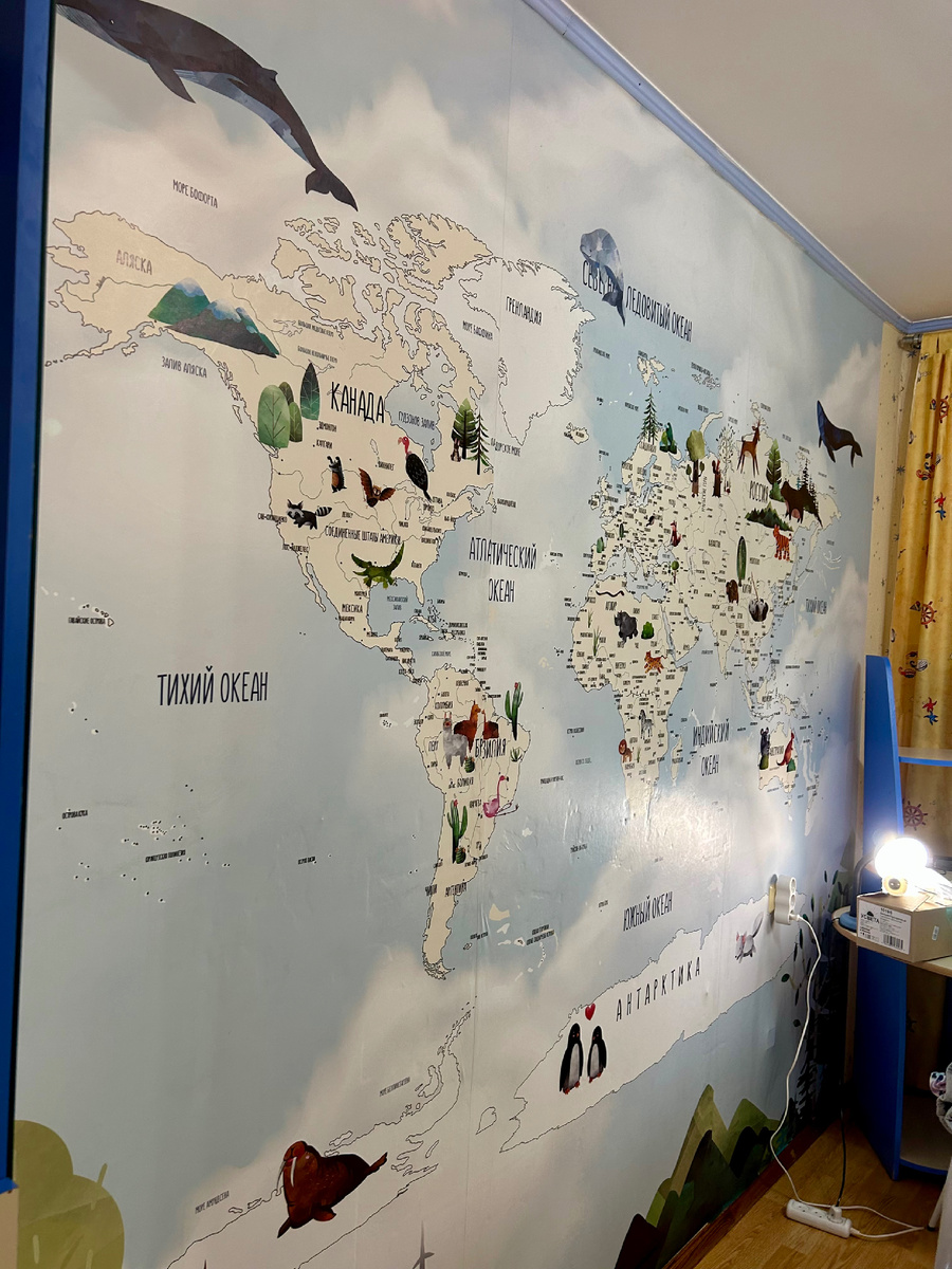 Держатся мои с таким трудом самостоятельно наклеенные обои!)