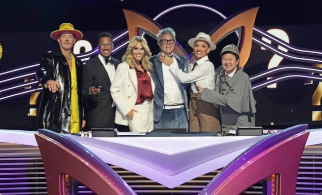 Джонни Носквилл с членами жюри и ведущим