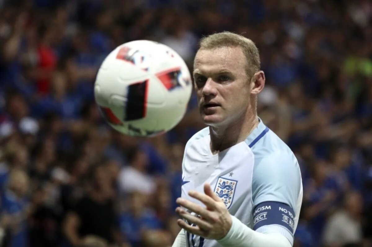    Экс-футболист Уэйн Руни признался, что оглох на одно ухо