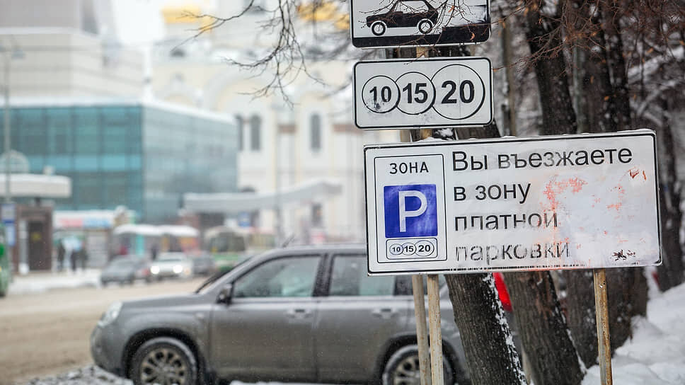 Повышение штрафов увеличит возможности по хранению машин для местных жителей.📷Фото: Владислав Лоншаков / Коммерсантъ